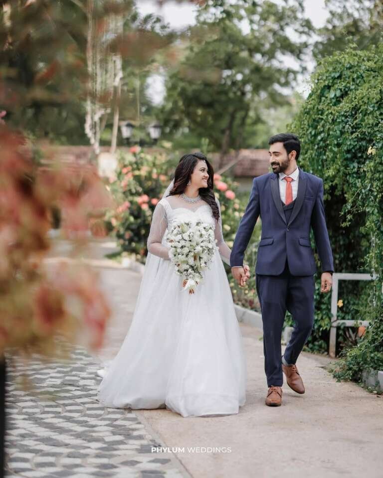 _Love is composed of a single soul inhabiting two bodies._(JPG)_4